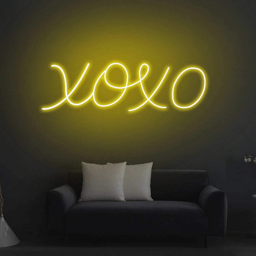 XOXO Neon Sign - GEEKNEON