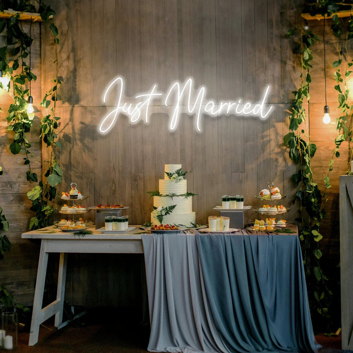 Just Married Neon Sign - Neon Rental - GEEKNEON