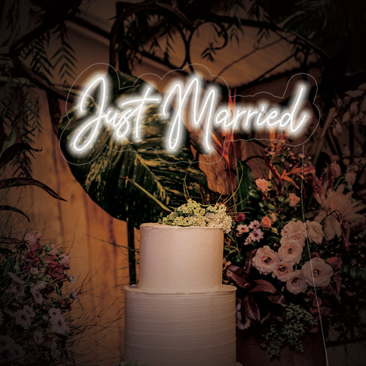 Just Married Neon Sign - Neon Rental - GEEKNEON