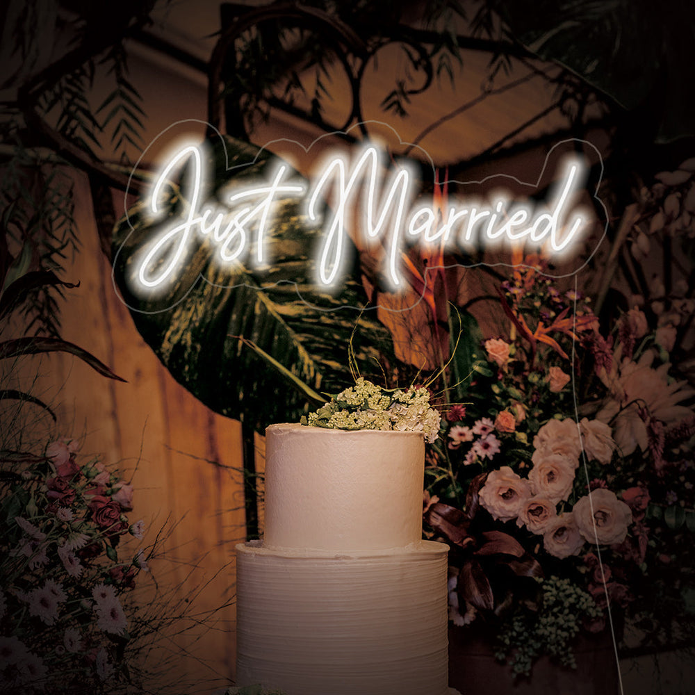 Just Married Neon Sign - GEEKNEON